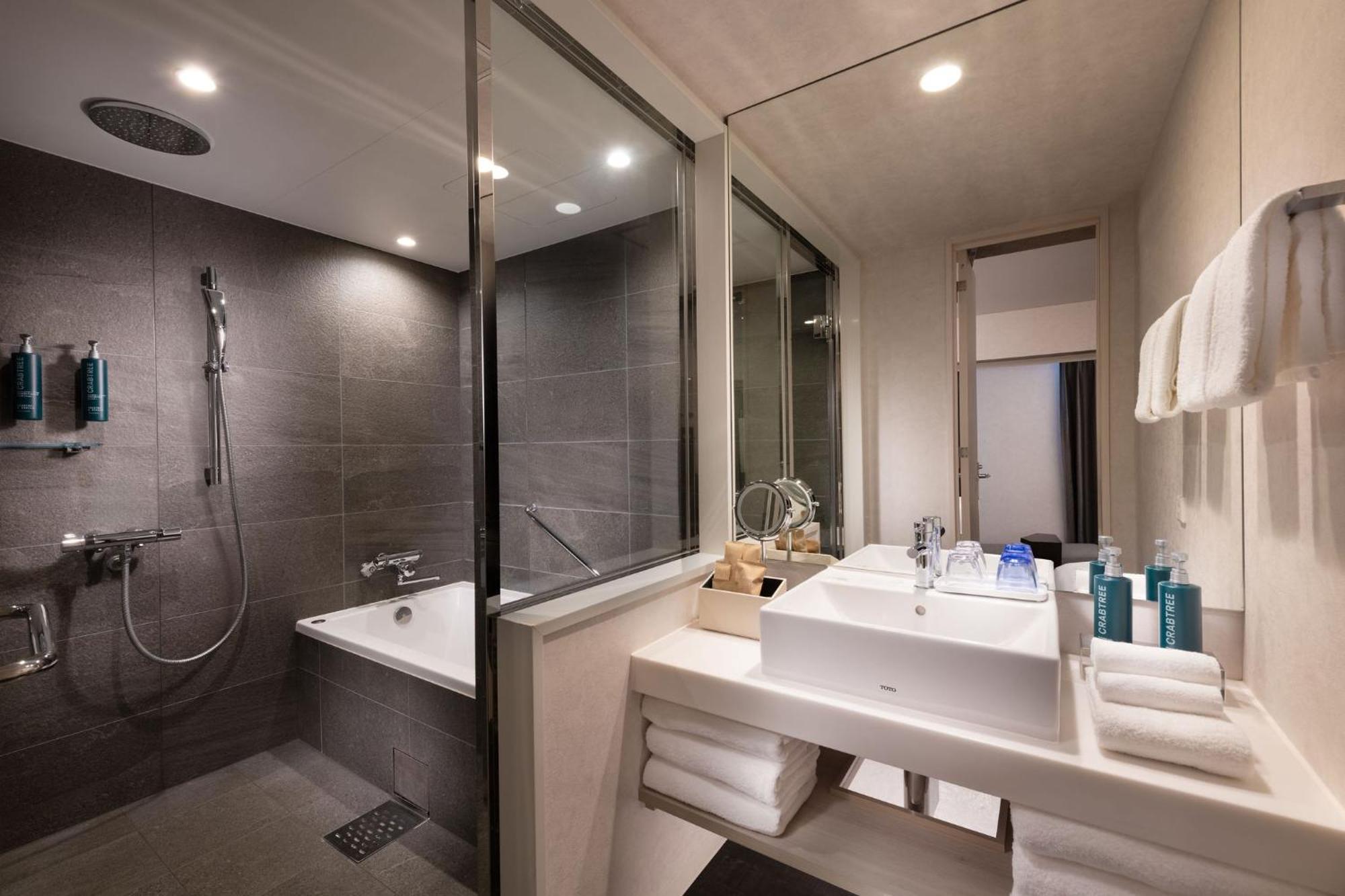 Doubletree By Hilton Tokyo Ariake Hotel Exterior foto