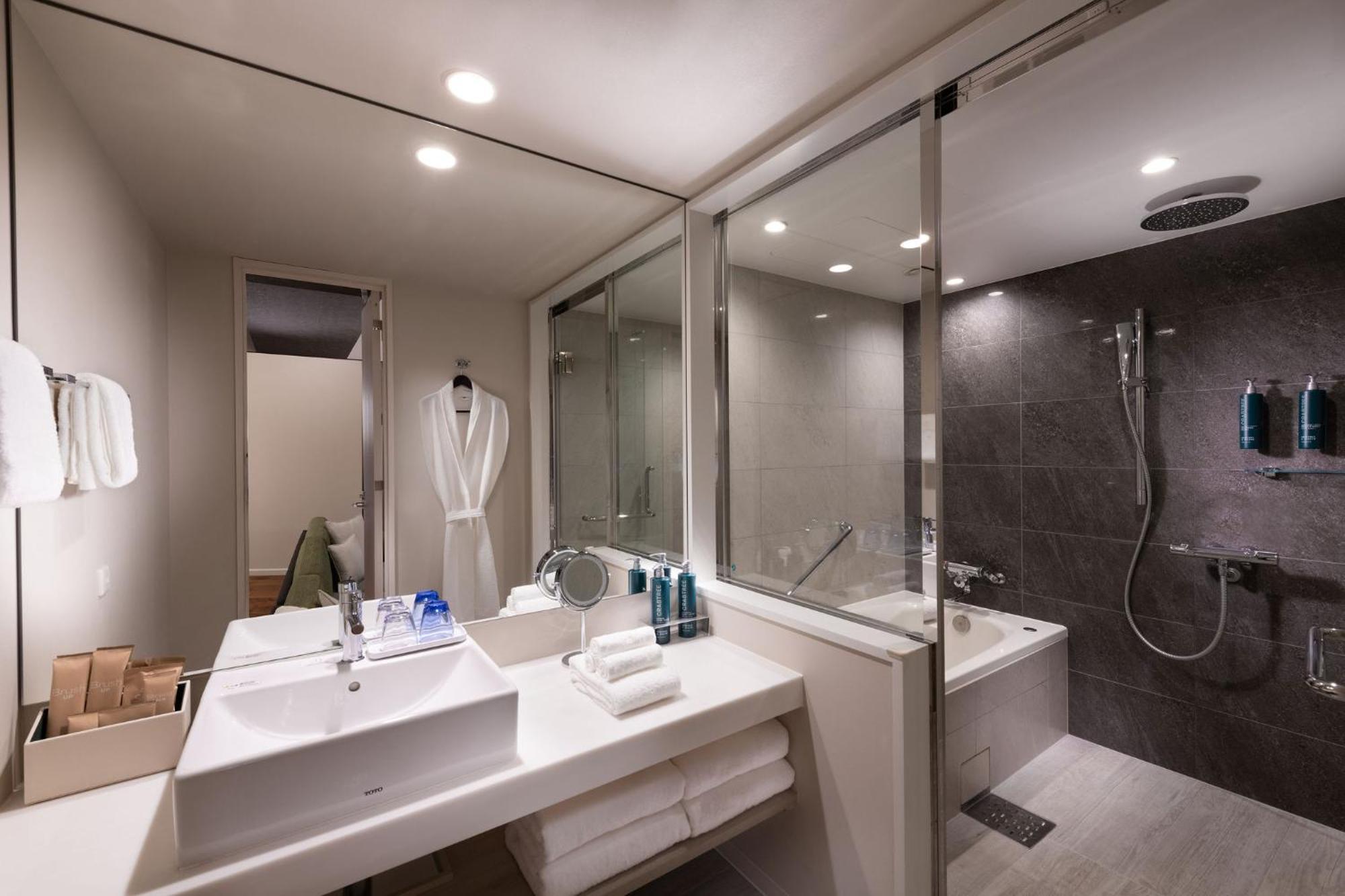 Doubletree By Hilton Tokyo Ariake Hotel Exterior foto